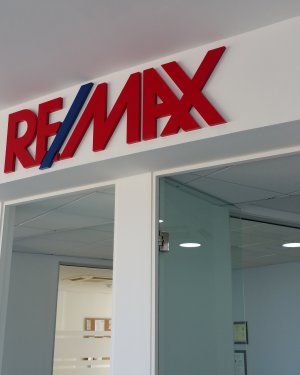 Remax 1